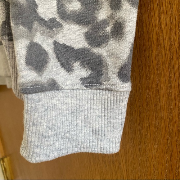 LUCKY BRAND • Cheetah Animal Print Sweatshirt - Size S - Picture 12 of 15